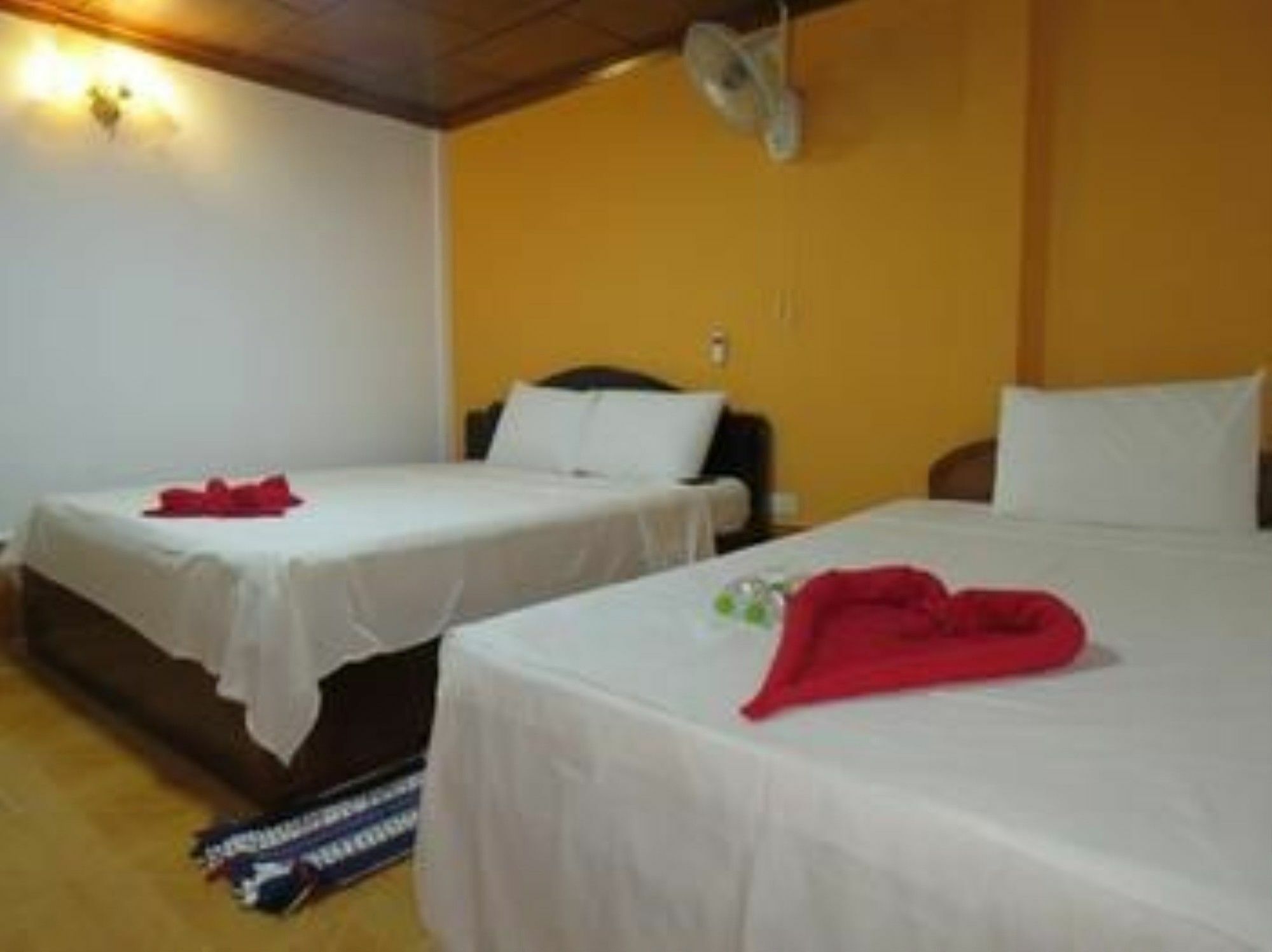 Two Easy Bungalow Hotel Sihanoukville Exterior foto